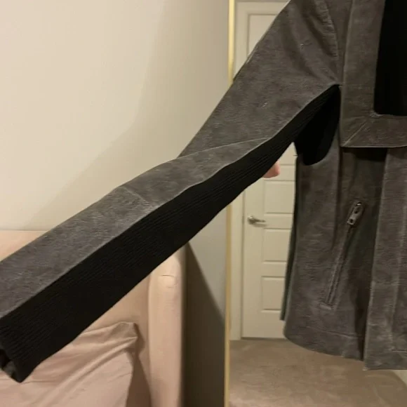 VEDA Max Classic Distressed Leather Jacket